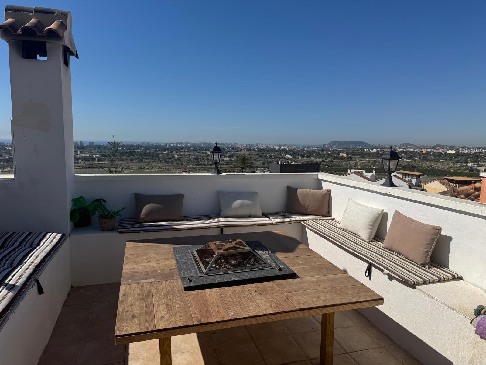 Solarium avec salon extérieur et horizon dégagé
