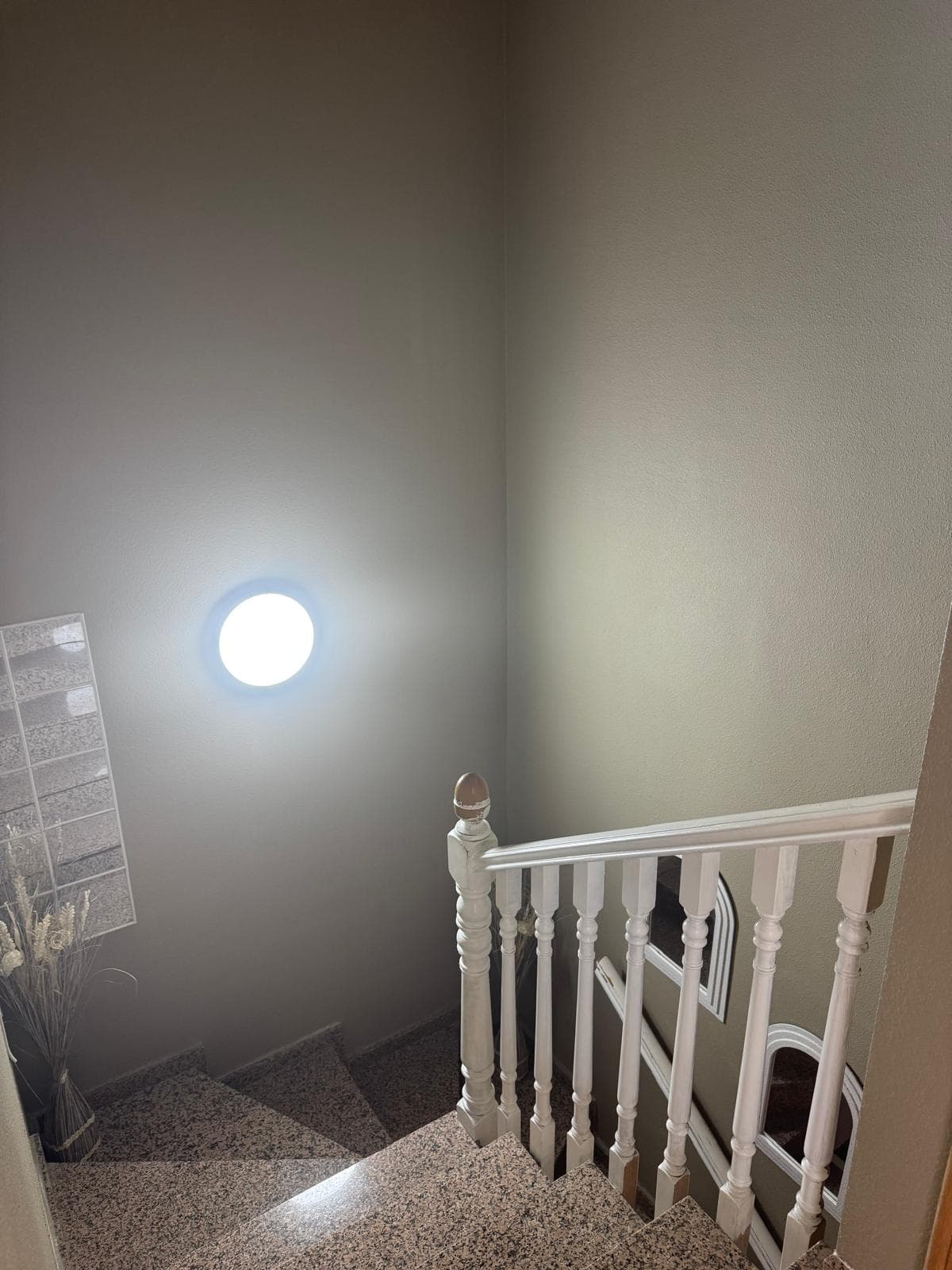 Escalier intérieur avec puits de lumière